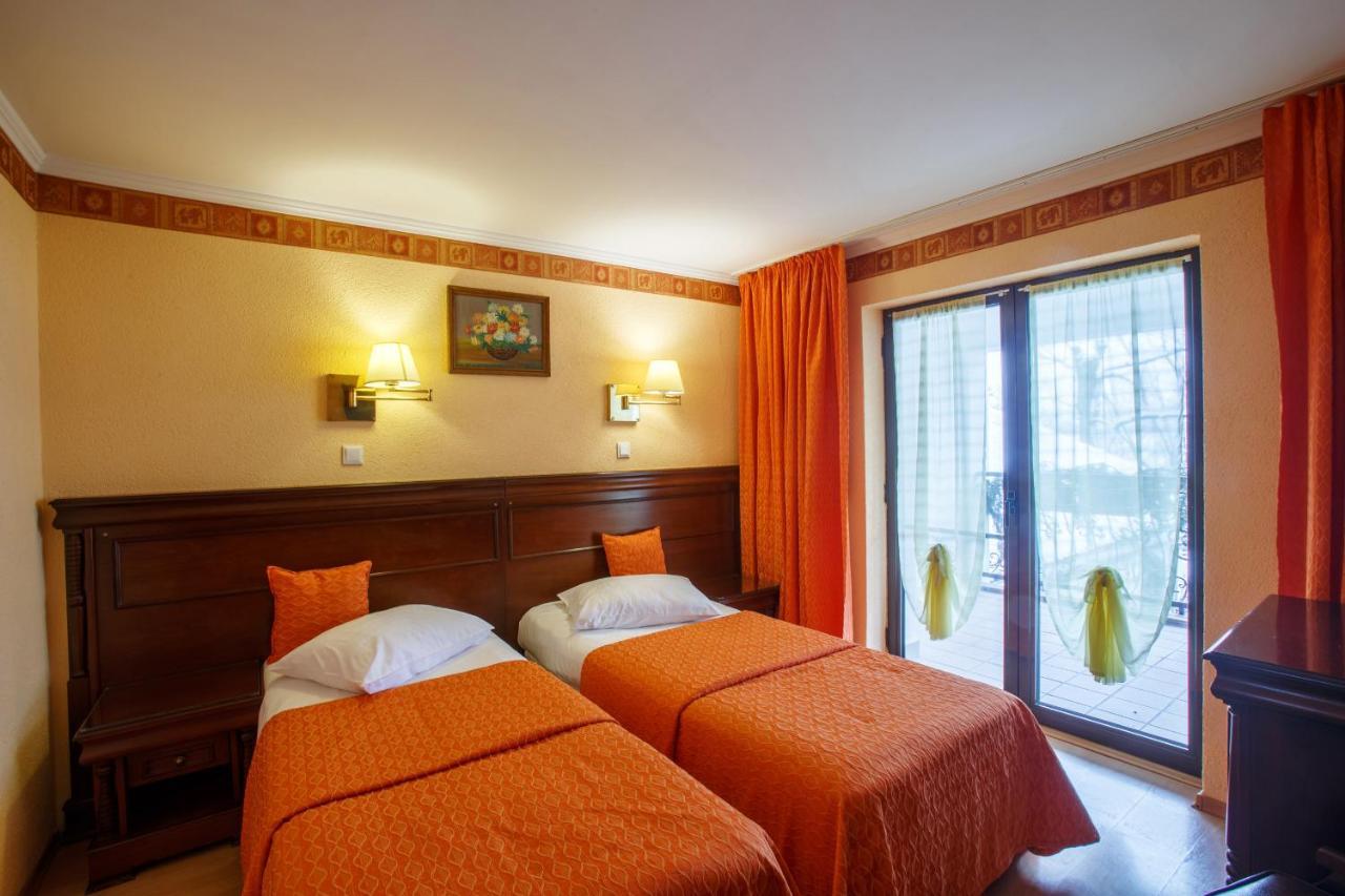 Hotel Domeniul Dracula Daneş Exteriér fotografie
