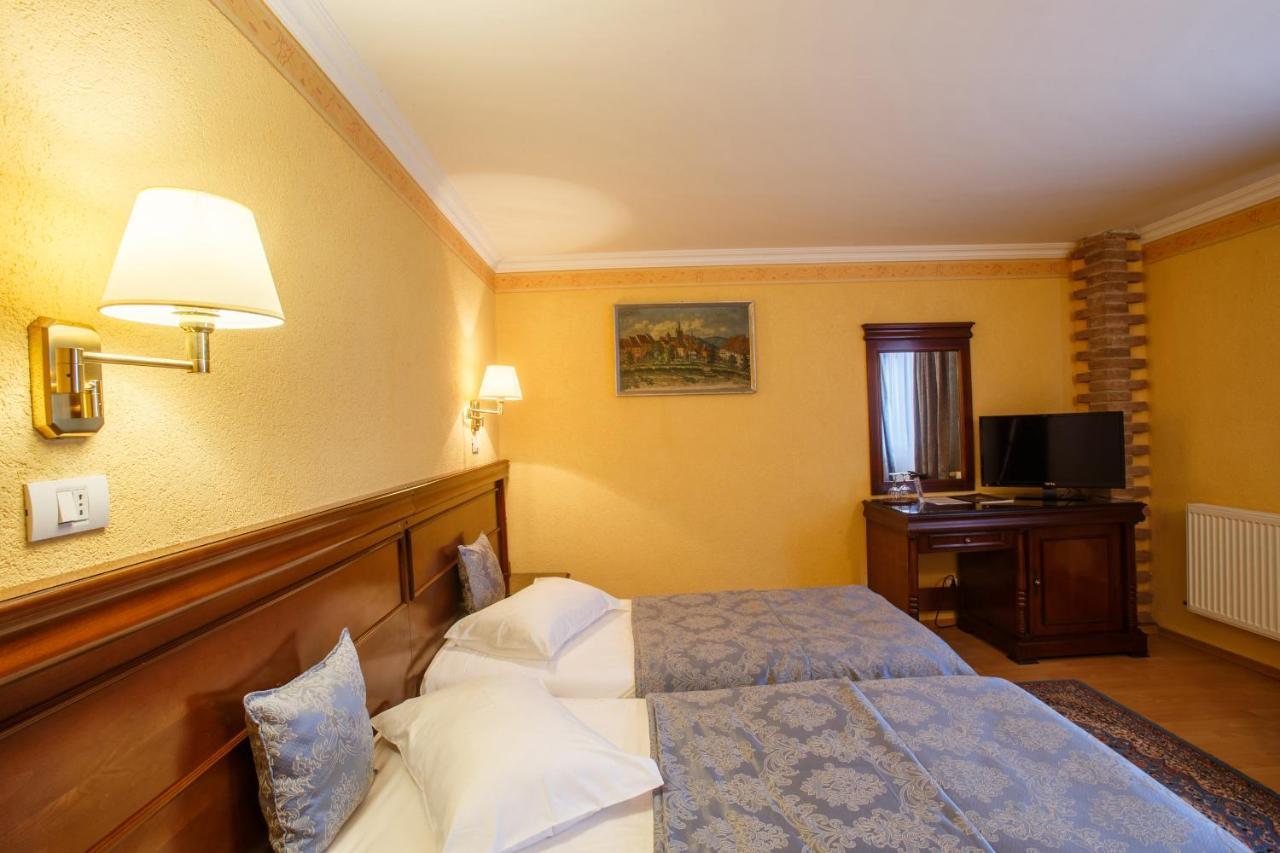 Hotel Domeniul Dracula Daneş Exteriér fotografie