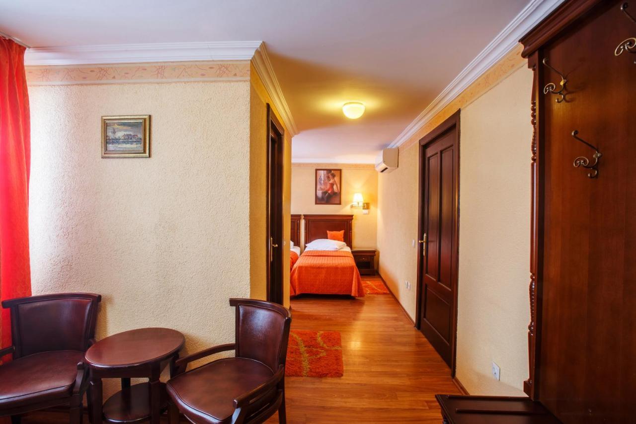 Hotel Domeniul Dracula Daneş Exteriér fotografie