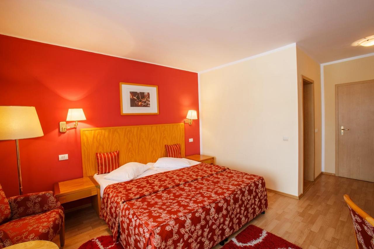Hotel Domeniul Dracula Daneş Exteriér fotografie