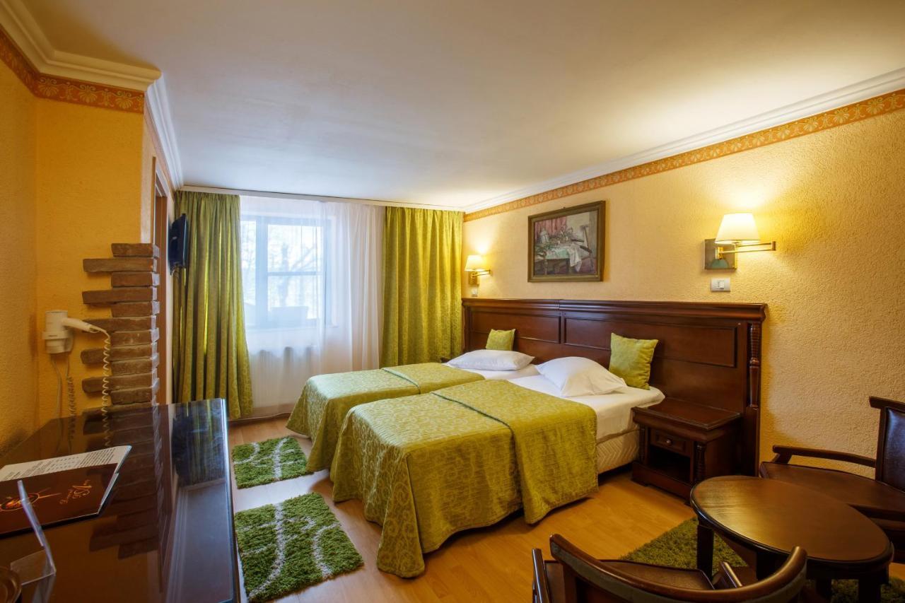 Hotel Domeniul Dracula Daneş Exteriér fotografie