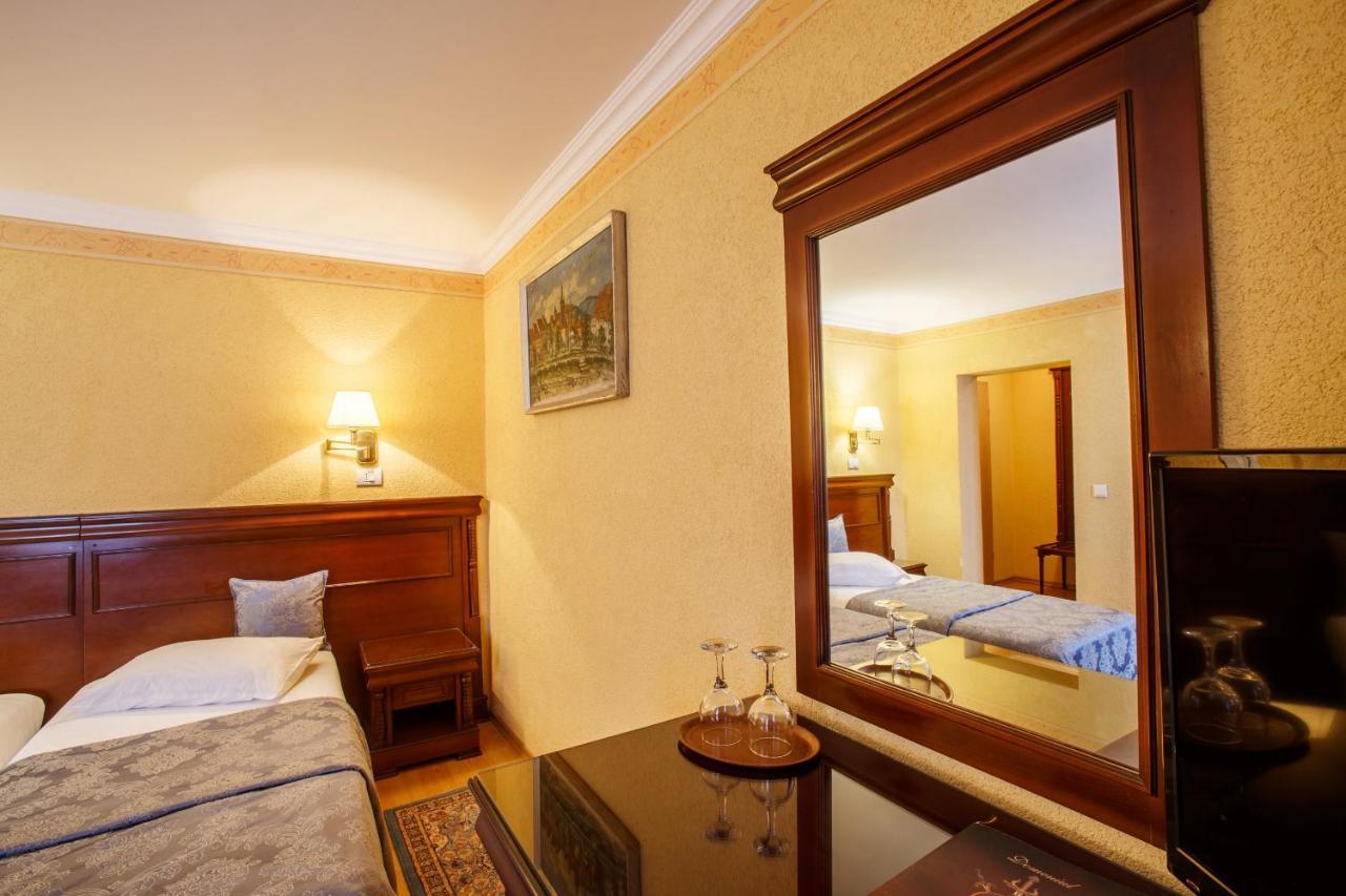 Hotel Domeniul Dracula Daneş Exteriér fotografie