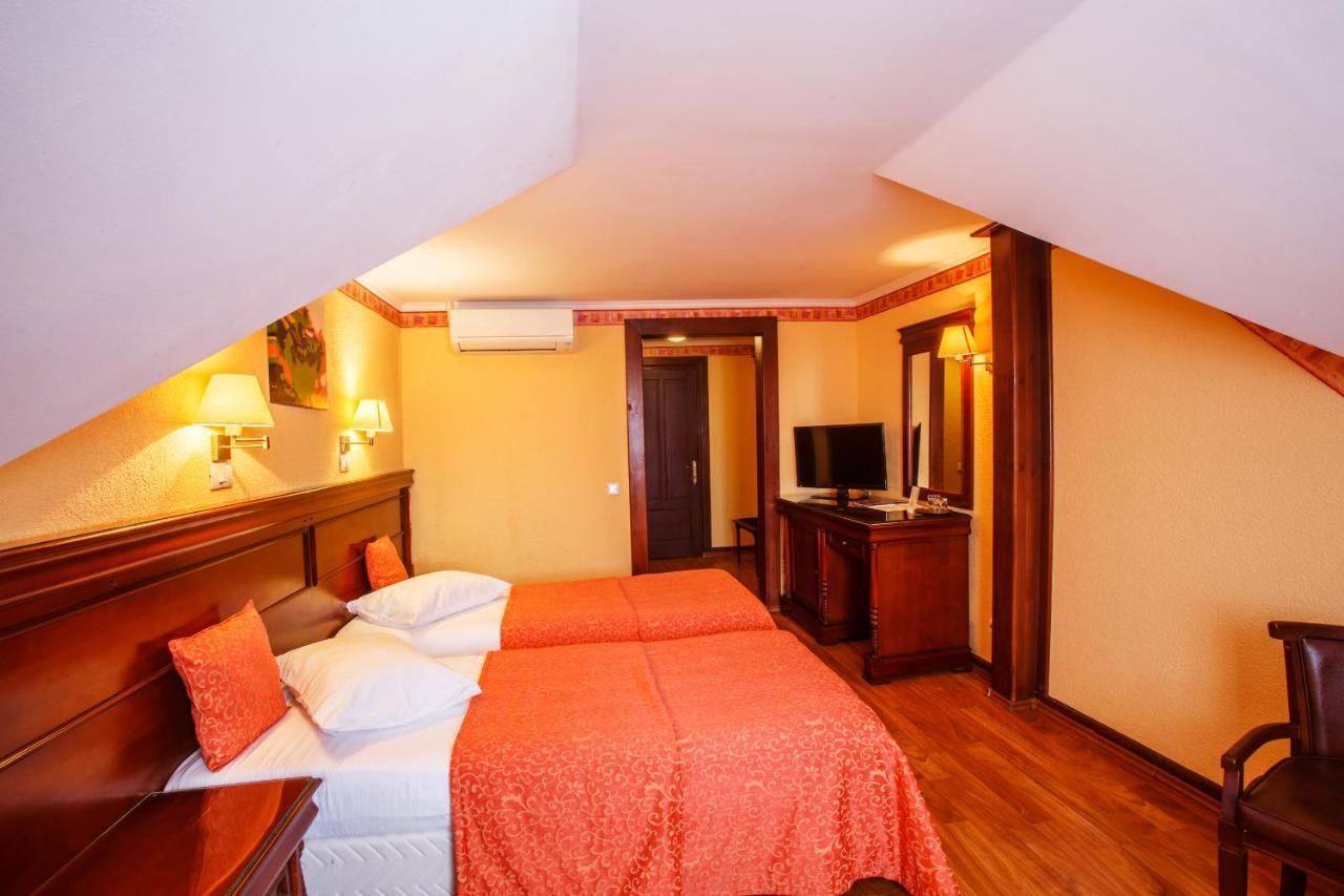 Hotel Domeniul Dracula Daneş Exteriér fotografie