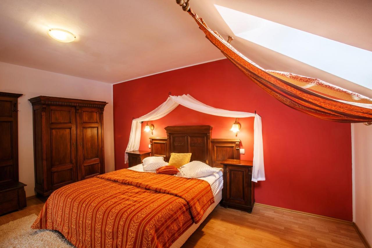 Hotel Domeniul Dracula Daneş Exteriér fotografie