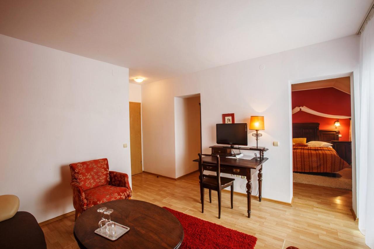Hotel Domeniul Dracula Daneş Exteriér fotografie