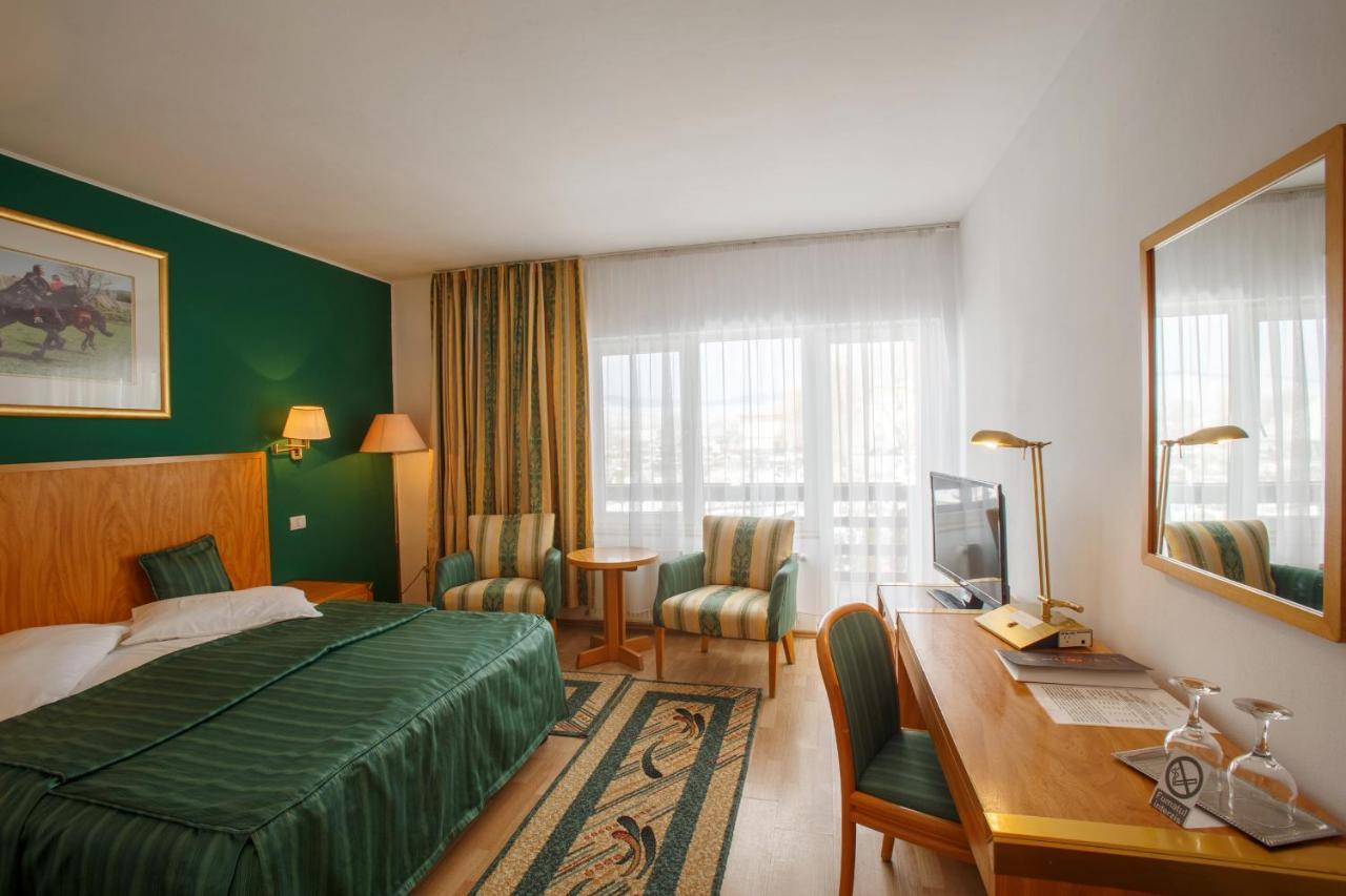 Hotel Domeniul Dracula Daneş Exteriér fotografie