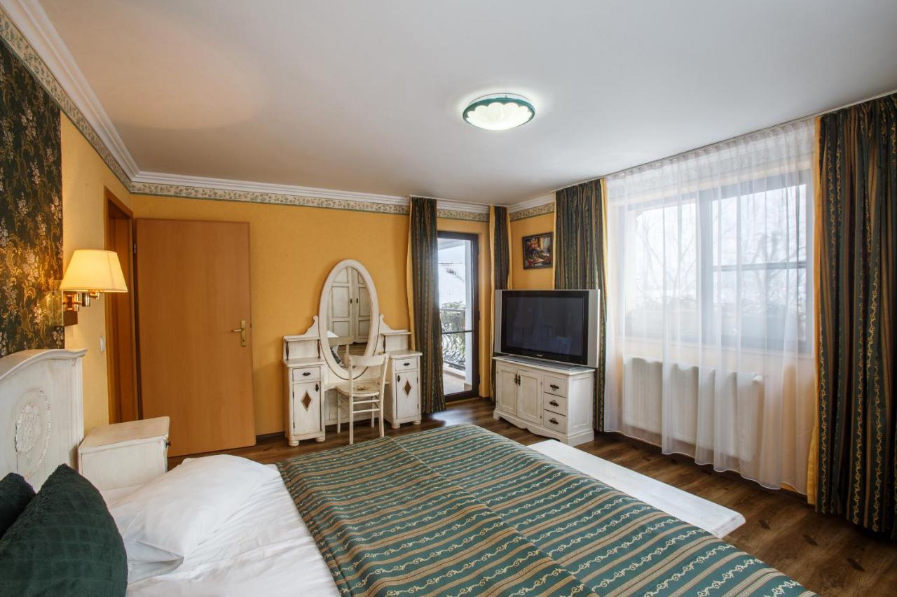 Hotel Domeniul Dracula Daneş Exteriér fotografie