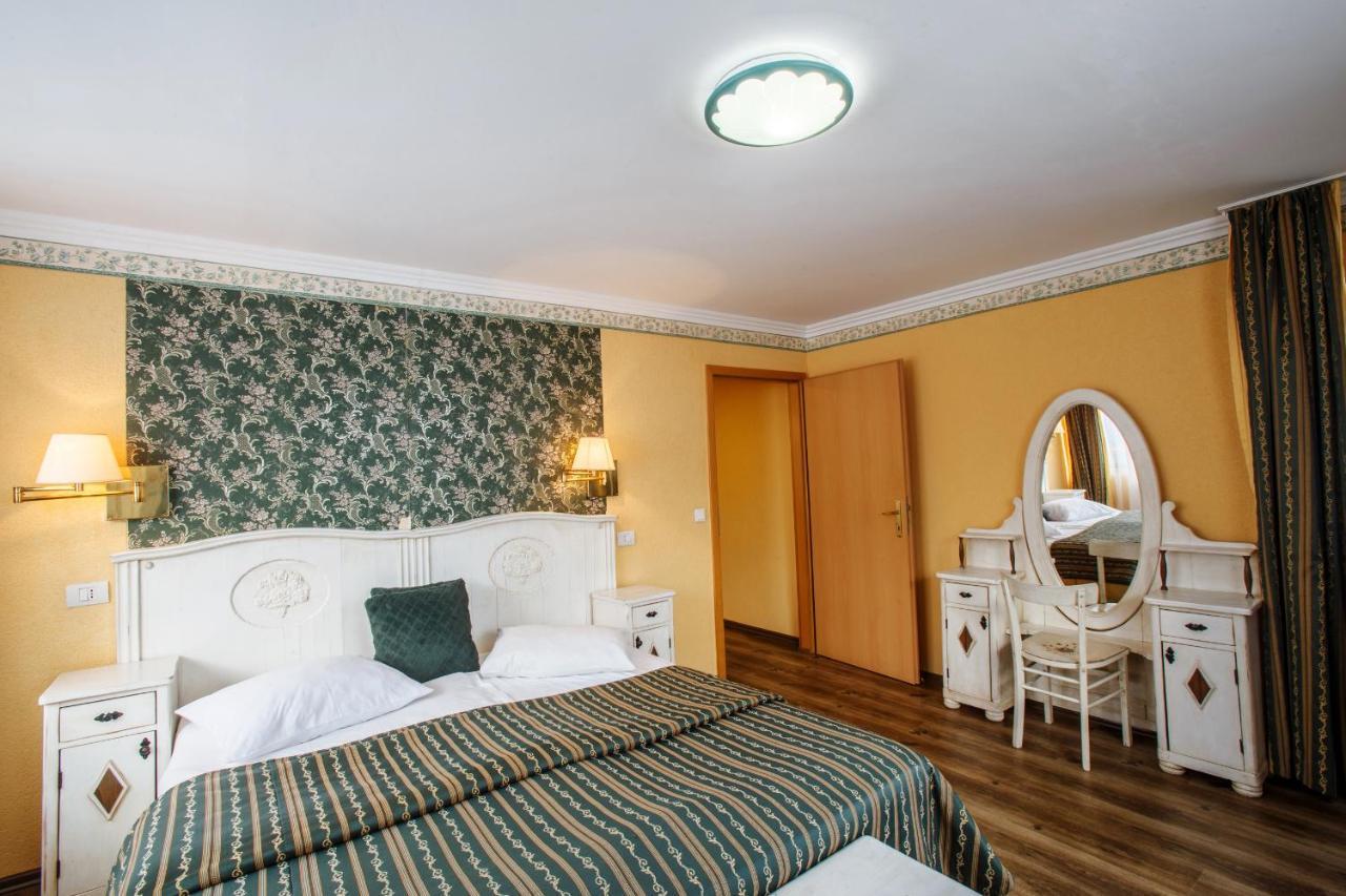 Hotel Domeniul Dracula Daneş Exteriér fotografie